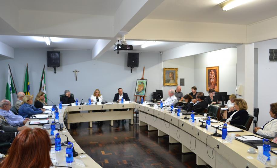 Deputado Estadual Hussein Bakri visita o CEE/PR