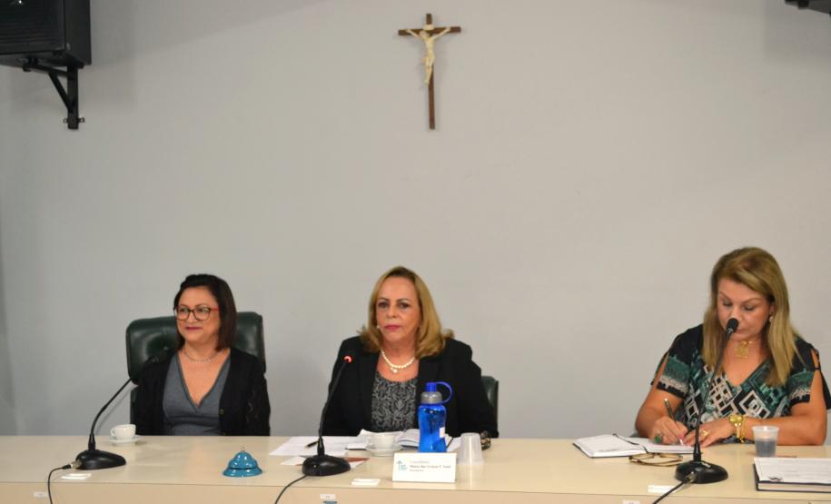 Associação Paranaense das Instituições de Ensino Superior Público doa Projetor Multimídia para CEE/PR Associação Paranaense das Instituições de Ensino Superior Público doa Projetor Multimídia para CEE/PR