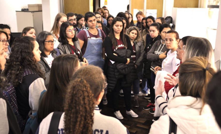 Visita alunos da UEM