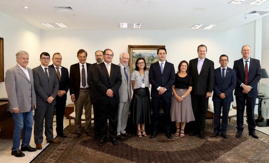 Câmara de Ensino Superior do CEE/PR participa da cerimônia de Recredenciamento das Universidades Estaduais do Paraná Câmara de Ensino Superior do CEE/PR participa da cerimônia de Recredenciamento das Universidades Estaduais do Paraná