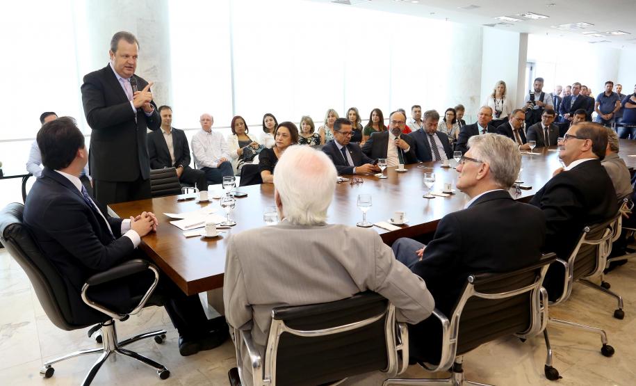Câmara de Ensino Superior do CEE/PR participa da cerimônia de Recredenciamento das Universidades Estaduais do Paraná Câmara de Ensino Superior do CEE/PR participa da cerimônia de Recredenciamento das Universidades Estaduais do Paraná