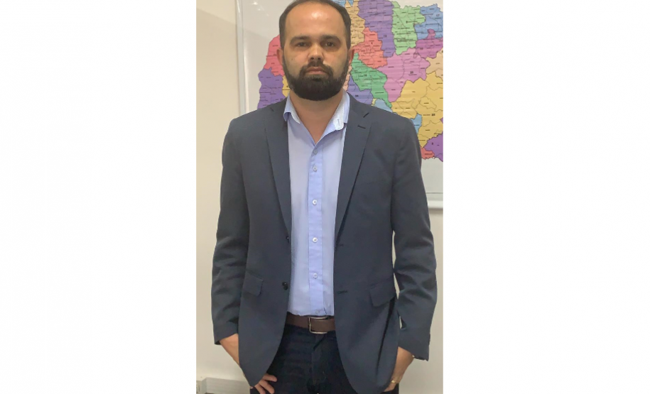 Diretor de Educação da Seed apresenta proposta da EJA Diretor de Educação da Seed apresenta proposta da EJA