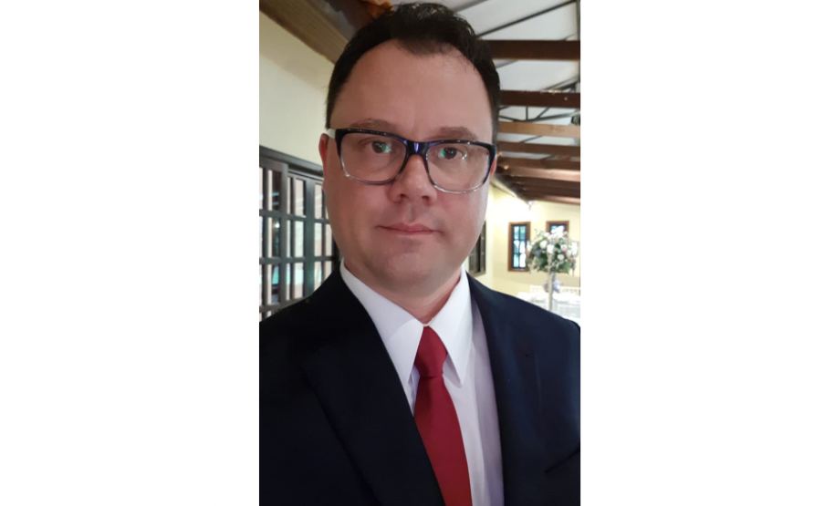 Diretor de Educação da Seed apresenta proposta da EJA Diretor de Educação da Seed apresenta proposta da EJA