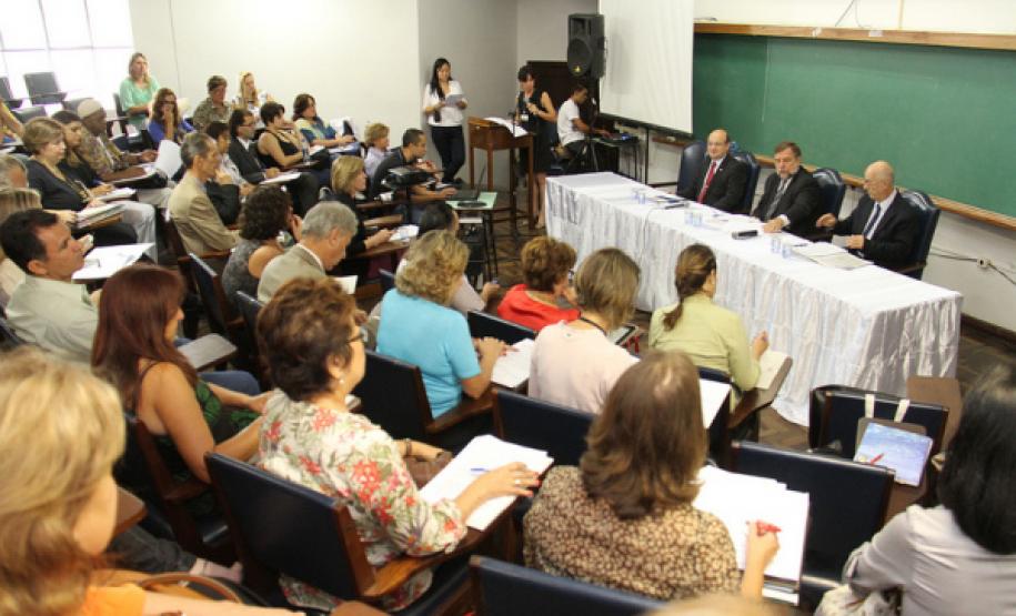 CEE/PR participa do Fórum de Educação do Paraná CEE/PR participa do Fórum de Educação do Paraná