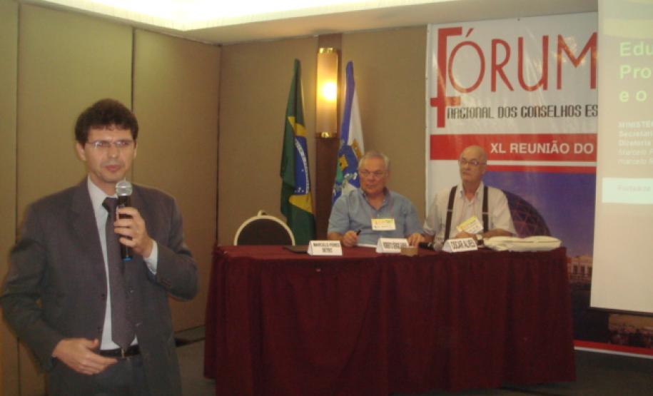 PRESIDENTE DO CEE/PR COORDENA TRABALHOS NO FNCE EM FORTALEZA