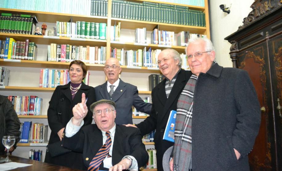 COM A EDUCAÇÃO E A POLÍTICA NA ALMA