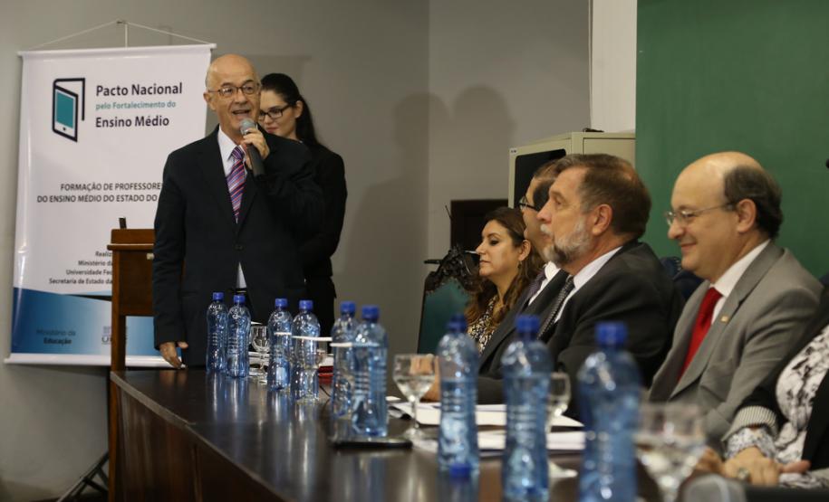 PACTO NACIONAL PELO FORTALECIMENTO DO ENSINO MÉDIO NO PARANÁ PACTO NACIONAL PELO FORTALECIMENTO DO ENSINO MÉDIO NO PARANÁ
