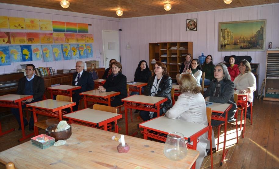 CONSELHO VISITA ESCOLA CONHECIDA PELA PEDAGOGIA WALDORF