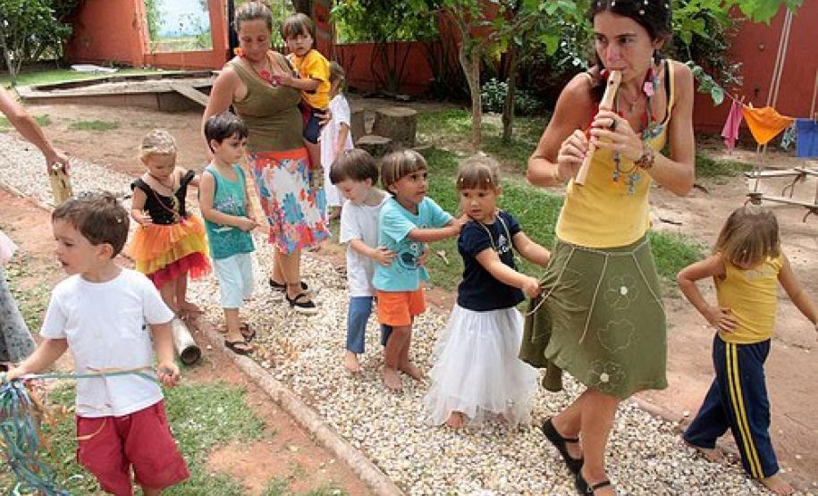CONSELHO VISITA ESCOLA CONHECIDA PELA PEDAGOGIA WALDORF CONSELHO VISITA ESCOLA CONHECIDA PELA PEDAGOGIA WALDORF