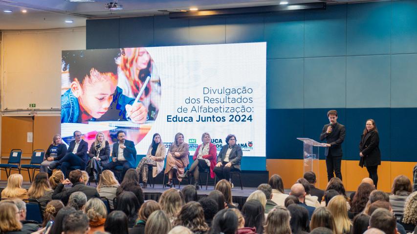 CEE/PR reforça compromisso com alfabetização de qualidade durante encontro da SEED-PR