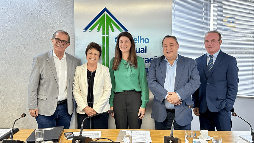 posse_conselheiros_-_edson_e_caren_-_foto_1.png